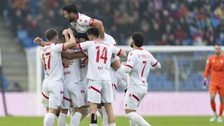 Der FC Thun jubelt über den Sieg gegen Basel