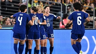 Die Japanerinnen bejubeln das Siegtor im Final der Asien-Meisterschaft gegen Gastgeber Australien