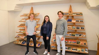 Alles unter Kontrolle: Die temporären Betriebsleitenden der Tourist Information Samedan heissen Reto Inhelder, Mara Simões und  Lars Balzarolo.