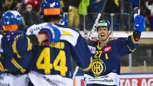 Die Energie mitnehmen: Magnus Nygren (rechts) und der HC Davos reisen zuversichtlich zum dritten Spiel nach Rapperswil.