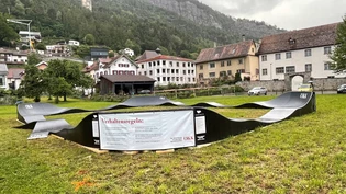 Provisorisch: Der Pumptrack bietet den Kindern und Jugendlichen in Haldenstein bis Ende September eine neue Spiel- und Bewegungsmöglichkeit.    