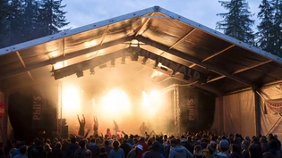 Festival in der Idylle: Das Openair Rheinwald ist «heimelig & persönlich» mit einer Wohlfühl-Atmosphäre am Hinterrhein.