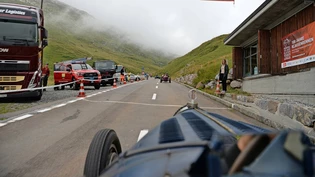 Kein Rennen, aber so gut wie eins: In einem Bugatti Typ 35 mit Kompressor von 1929 hat Ivo Buschor den «Glarner-Nachrichten»-Redaktor als Beifahrer mitgenommen. Welcher etwas mitgenommen war nachher, zugegeben.
