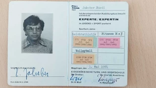 Erinnerungsstück aus vergangenen Zeiten: Ruedi Jakobers Expertenausweis mit den damals üblichen Gültigkeitsmärkli.