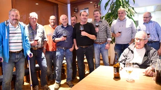 Die neuen Veteranen (stehend von links): Rolf Kamm, Peter Rickenbacher, Thomas Hefti, Kurt Zwicki, Martin Hangartner, Martin Zwicki, Eugen Streiff, Köbi Zimmermann und Erich Horar.