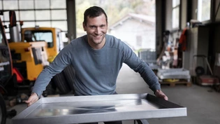 Eine geniale Idee: Thomas Landolt aus Näfels hat eine mobile Dusche aus rostfreien Materialien entwickelt.