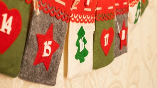 Eins nach dem anderen: In einem Adventskalender wartet vom 1. bis zum 24. Dezember jeden Tag eine kleine Überraschung.