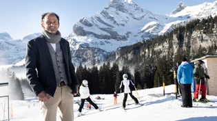 «Wenn die Erschliessung nicht mithält, verpufft alle Anstrengung hier oben»: Verwaltungsratspräsident Richi Bolt drängt auf eine Erschliessungsseilbahn, welche die Gäste direkt ins Skigebiet transportiert.