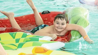 Für die kleinen Gäste: Während einer Woche wird das Hallenbad am Nachmittag mit Wasserspielsachen ausgestattet.