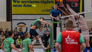 Ob Nico Süess (hier im Angriff) und Antti Ropponen (im Top-Scorer-Dress) am Mittwoch werden spielen können, ist fraglich.