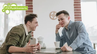 Small Talk: Auch wenn es ein kurzes Gespräch ist, kann es extrem unangenehm werden. Diese Tipps sollten helfen. 