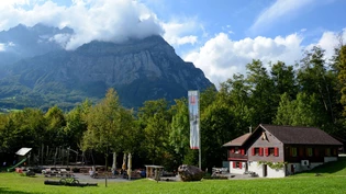 Beliebtes Plätzchen am Waldrand: Das Restaurant «Uschenriet» öffnet rechtzeitig auf die Sommersaison wieder seine Türen. 