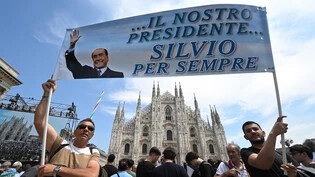 Trauerfeier vergangene Woche in Mailand: Silvio Berlusconi scheint heute noch mehr Fans zu haben als vor seinem Tod.