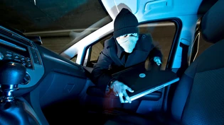 Und schon ist der Laptop weg: Immer wieder kommt es vor, dass das Auto geknackt oder die Scheibe eingeschlagen wird – am häufigsten passiert dies im Kanton Genf, wie eine Auswertung des Versicherungsunternehmens Axa zeigt.