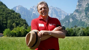 Esaf-Geschäftsleiter: Walter Hofmann steht auf dem Flugplatz in Mollis, wo in zwei Jahren der grösste Sportanlass der Schweiz stattfinden soll.