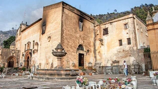 Spuren der gefrässigen Flammen: Das Kloster Santa Maria di Gesu in der sizilianischen Hauptstadt Palermo wurde durch die jüngst auf der italienischen Mittelmeerinsel wütenden Feuer beschädigt. 