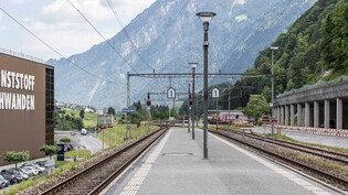 Bahnhof Schwanden: Was im April 2019 auf dem Perron genau geschehen ist, bleibt vor Gericht umstritten.