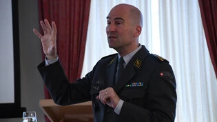 Hoher Besuch: Korpskommandant Thomas Süssli spricht am Lunch-Event im «Glarnerhof» vor gut 80 geladenen Gästen. 