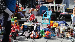 Ob Puppen, Kuscheltiere oder Velos: Der Kinderflohmarkt bietet alles, was das Kinderherz begehrt. 
