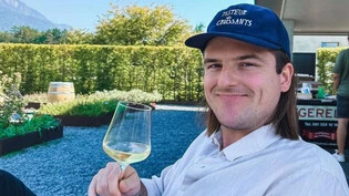 Prost: Auf Noah Bachofens Instagram-Kanal dreht sich (fast) alles ums Thema Essen – und Trinken. Und seinen 126’000 Followern scheints zu gefallen.