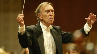 Am Dirigentenpult: Claudio Abbado 2005 beim Lucerne Festival in Luzern. 