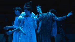 Hält die Fäden im Spiel: Marian Dijkhuizen erweckt als Göttin im Tanztheater «Venezia» die Zuckerfiguren zum Leben. 