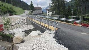 Nur ein Provisorium: Im Juni 2019 wurde die Hüscherabachbrücke bei Splügen stark beschädigt. Nun muss eine neue Brücke über den  Hüscherabach gebaut werden.