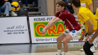 Mit vollem Einsatz: Samuel Blaser gibt im Sport bei Volley Näfels und im Studium immer alles.