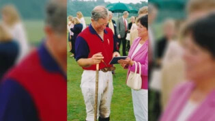 Der damalige Prinz Charles mit seiner Assistentin: Die Fotos wurden bei einem Polospiel aufgenommen, welches Clair Southwell für eine seiner Wohltätigkeitsorganisationen plante.