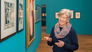Vor druckgrafischen Werken: Im Kirchner-Museum in Davos analysiert Agnes Indermaur die Arbeitsweise von Ernst Ludwig Kirchner.