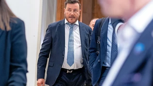 Alle Augen sind auf ihn gerichtet: René Benko bei seinem ersten öffentlichen Auftritt seit der Signa-Pleite.