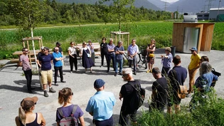 Eröffnung: Der Aufenthaltsbereich beim Klettergarten Haldenstein wurde im Beisein der daran beteiligten Personen feierlich eingeweiht.