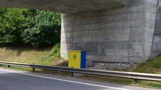 Einer der verwüsteten Elektrokästen.  