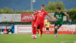 Reaktion auf das 1:4 in Baden: Der FC Rapperswil-Jona (am Ball Nicola Suter) belohnt sich im Heimspiel gegen den SC Kriens für einen engagierten Auftritt mit einem 2:1-Sieg. 