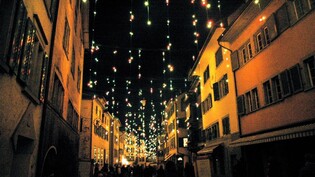 Funken der Hoffnung für Adventszeit: Die Weihnachts­beleuchtung in der Rosenstadt brennt wohl auch heuer. 