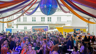 Buntes Treiben an verschiedenen Standorten: Das Frühlingsfest der Schlagerparade und das Calanda Spring Festival sorgten für ein Party-Wochenende in Chur.