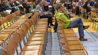 Immer mehr Stühle an Gemeindeversammlungen bleiben leer.