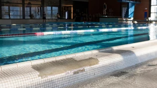 So viel Wasser war am Montagmorgen nicht im Beckden des Hallenbads der Lintharena.