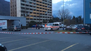 Die Polizei steht in Niederurnen im Einsatz. Bild Florian Landolt