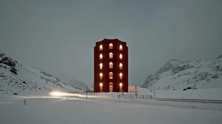 Teestunde am Pass: In Origens Theaterturm auf dem Julier kann man jetzt auch einkehren, geniessen...