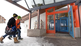 Rochade: Ab August gehen diese Schüler in Engi zur Schule, stattdessen kommen die Kindergärtler ins Schulhaus Elm.