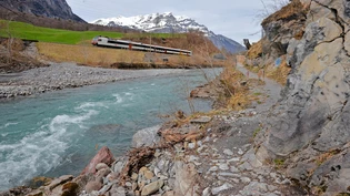 Beim Auelikopf hat die Linth den Wanderweg unterspült und zum Teil weggerissen.