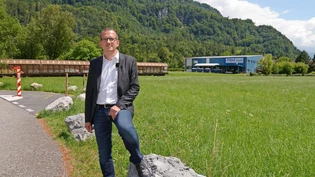 Ansprüche an die grüne Wiese: Dieter Strich hat für die Aco Passavant Pläne – und hofft, dass sie nicht von der Querspange Netstal durchkreuzt werden.