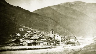 Erste Fotos aus Vals von 1868: Die Talebene ist 45 Zentimeter hoch mit Geröll und Sand bedeckt, Häuser eingestürzt und die  Frie