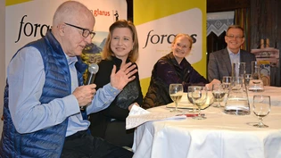«Elefantenrunde»: Denis MacShane, Christa Markwalder, Jane Owen und Breifne O’Reilly (von links) debattieren über den Brexit oder «Brexshit». Bild Martin Meier