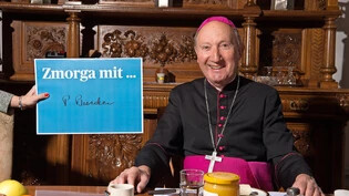 Einfaches Zmorga: «Zum Frühstück esse ich eine Banane und trinke einen Espresso», sagt Bischof Peter Bürcher.