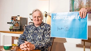 Barista-Qualität: Andrea Zogg bei seinem Morgenritual im ehemaligen Pfarrhaus von Valzeina, wo er seit Kurzem wohnt.Bild: Philipp Baer