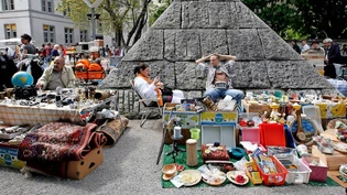 Beginn der Leidenschaft: An einem Flohmarkt in Zürich – hier der Flohmarkt dem Kanzleiareal – lernen sich Kunsthändler und -sammler kennen, die zuletzt vor dem Gericht gegeneinander stehen. 