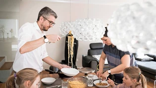 Waren früher gemeinsame Mittagessen eine Seltenheit, gibt es sie bei Mühlemanns jetzt regelmässig.