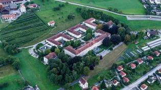 Eine Flugaufnahme der Klinik Waldhaus mit den Psychiatrischen Diensten Graubünden in Chur.